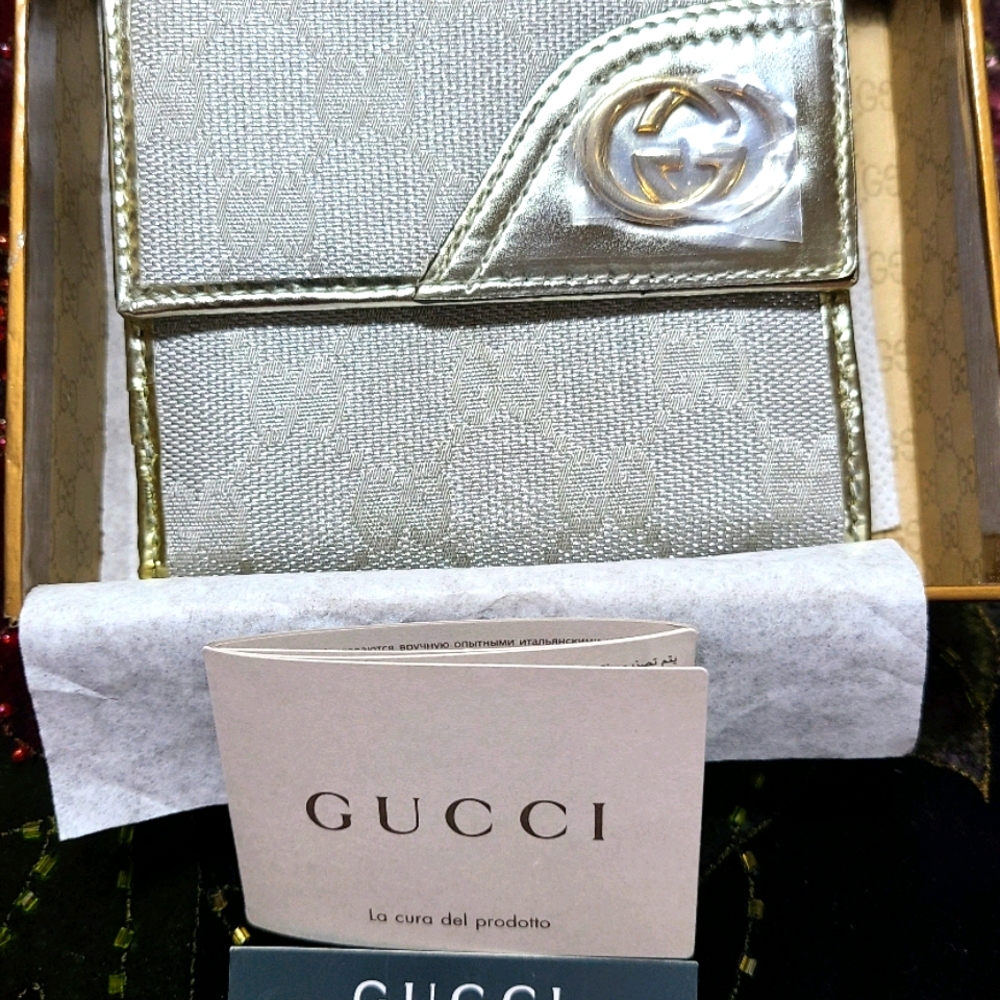 EUC Gucci Wallet - Picture 1 of 15